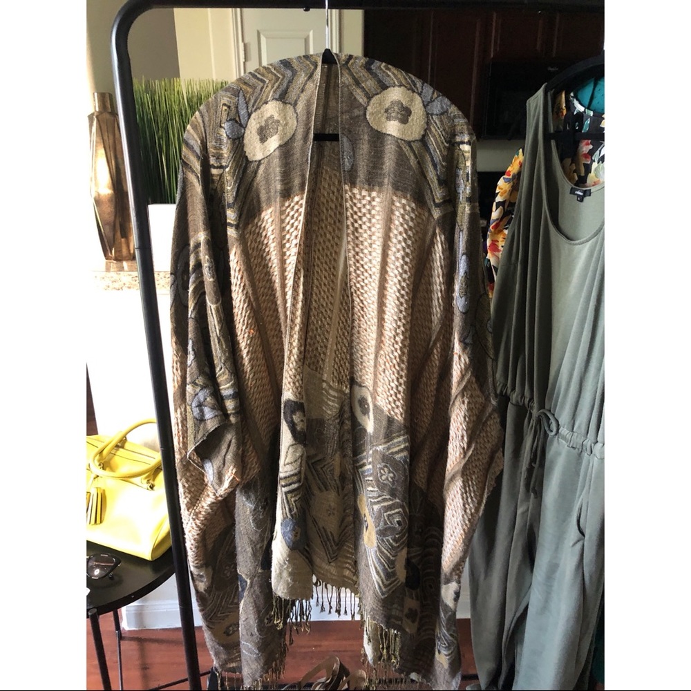 O/S Plus Reversible Woven Shawl